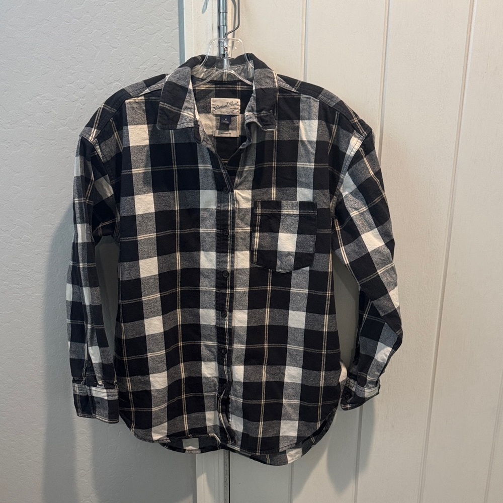 Universal Thread Black and White flannel Plaid Button-Down Shirt